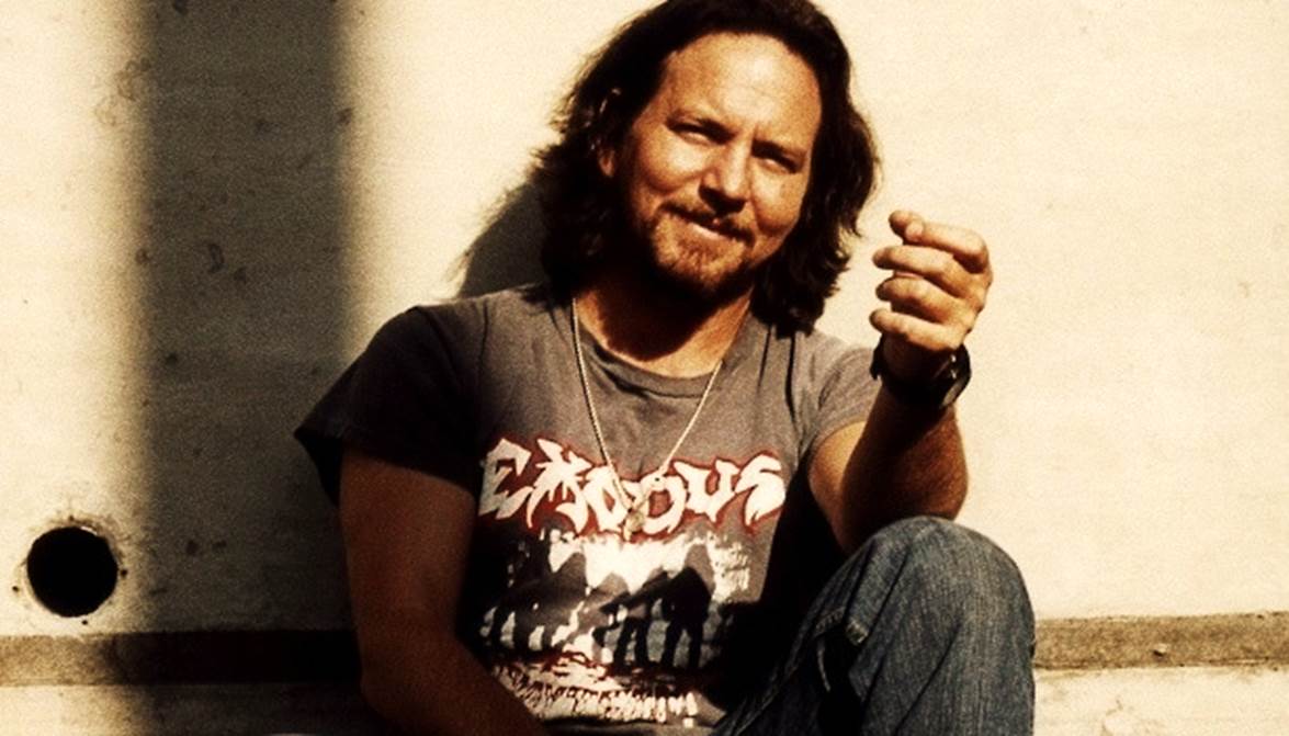 Eddie Vedder 2018 Wife, net worth, tattoos, smoking & body facts Taddlr